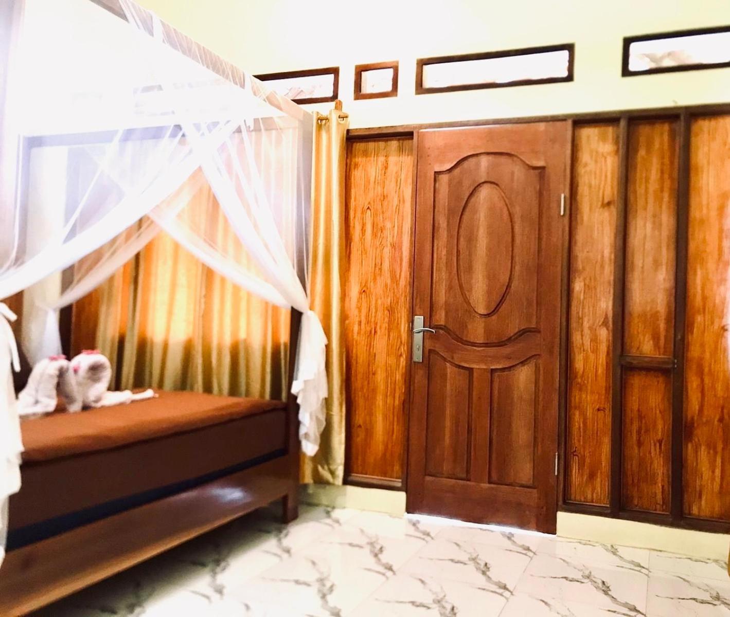 R5 Keramba Inn Букит-Лаванг Экстерьер фото